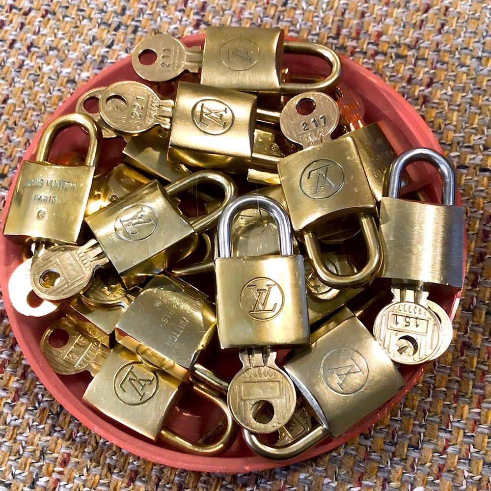 Vintage LV Louis Vuitton Padlock Lock & Key 208 - Picture 13 of 13